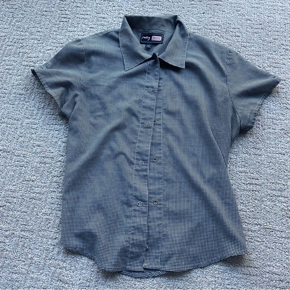 SOLD ON DEPOP: Thrifted Checkered button up top - Picture 2 of 4